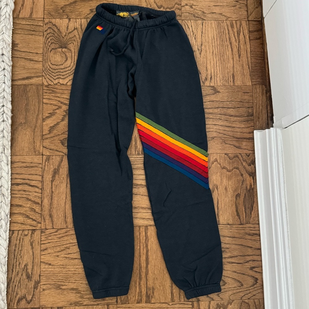 AVIATOR NATION WOMEN'S RAINBOW CHEVRON 7 SWEATPANTS - CHARCOAL